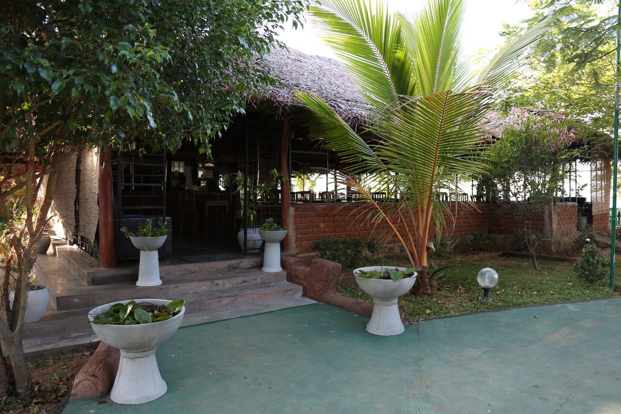 Pharo Lake Polonnaruwa Exterior foto